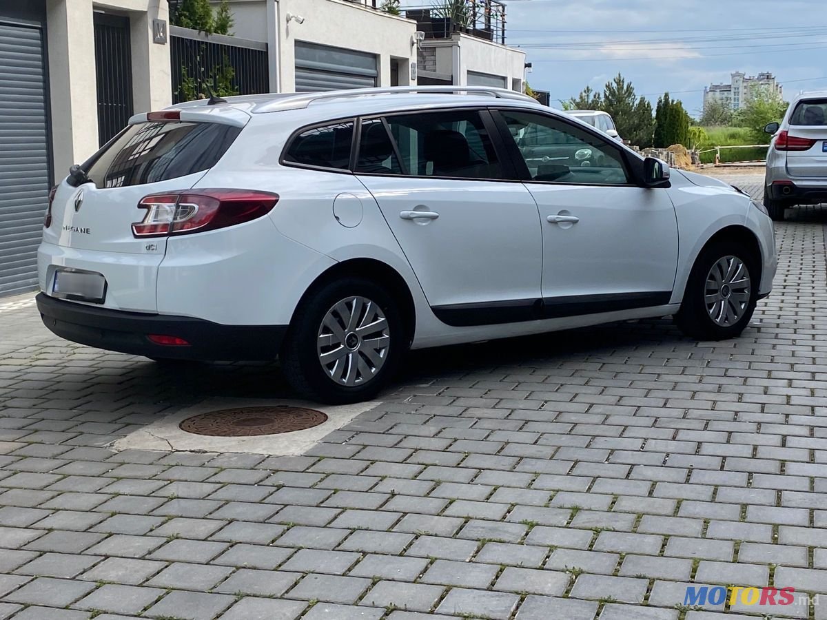 2011' Renault Megane photo #3