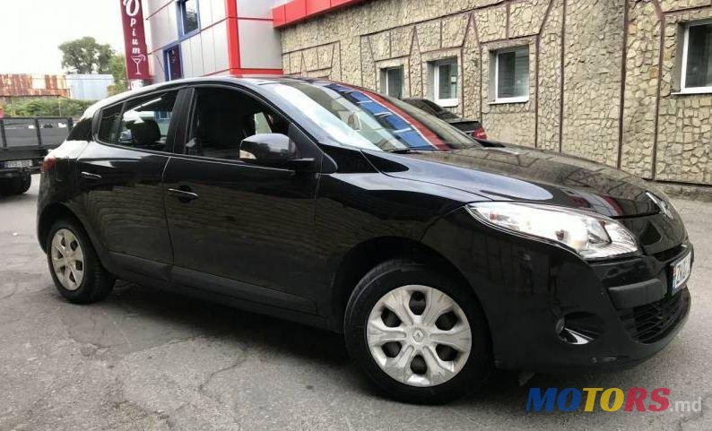 2011' Renault Megane photo #2