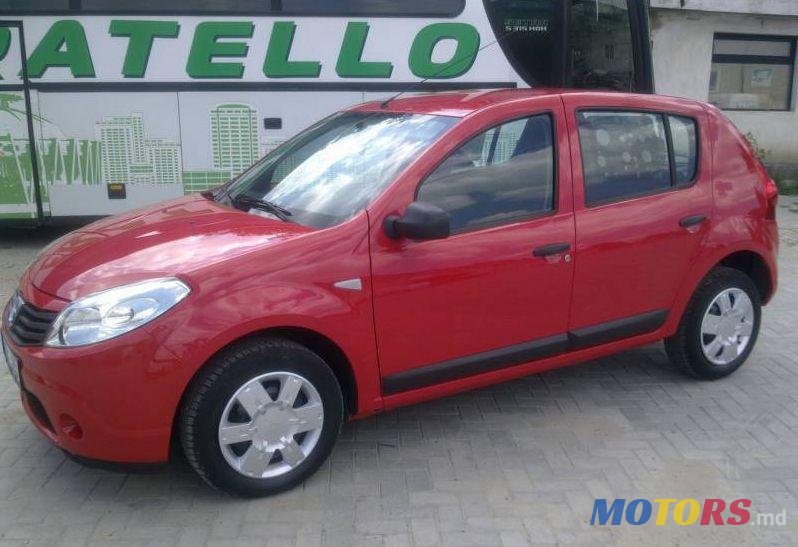 2008' Dacia Sandero photo #2