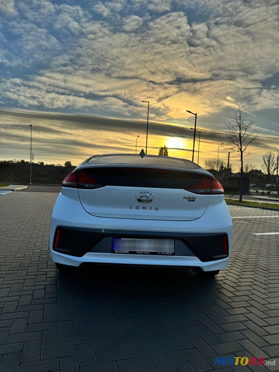 2020' Hyundai Ioniq photo #3