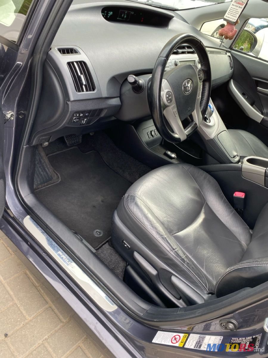 2013' Toyota Prius photo #6