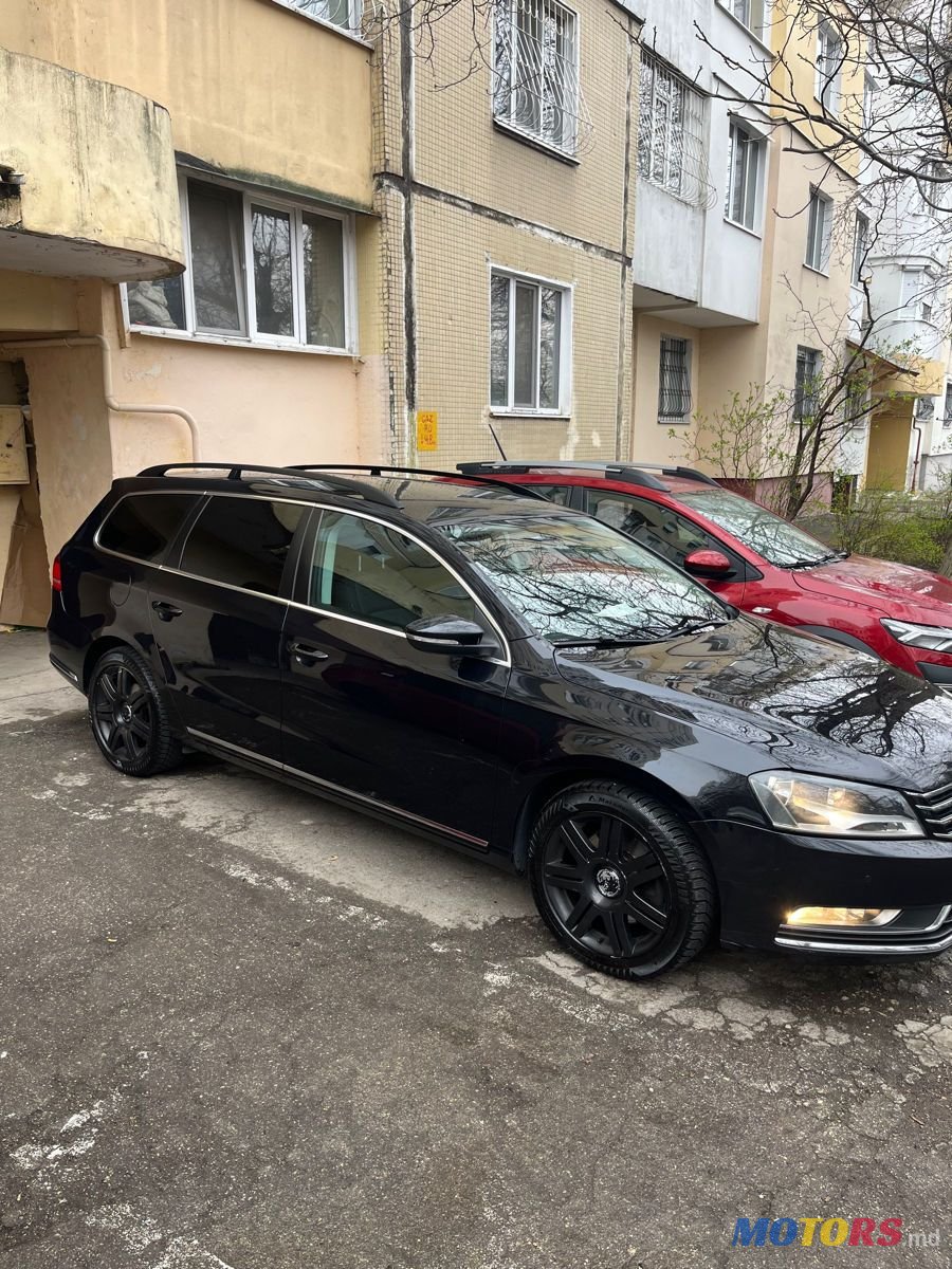 2011' Volkswagen Passat photo #3