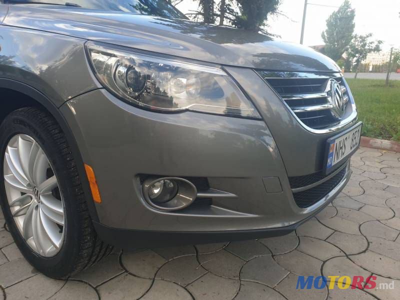 2009' Volkswagen Tiguan photo #5