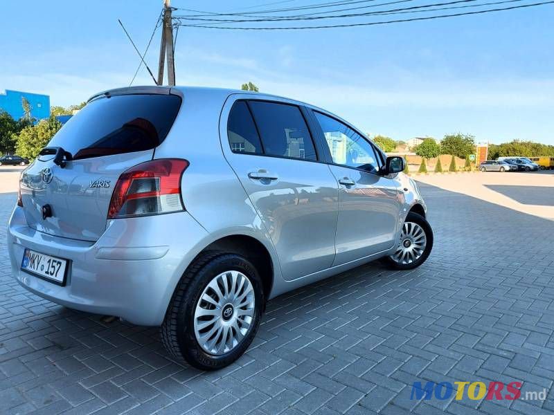 2011' Toyota Yaris photo #4