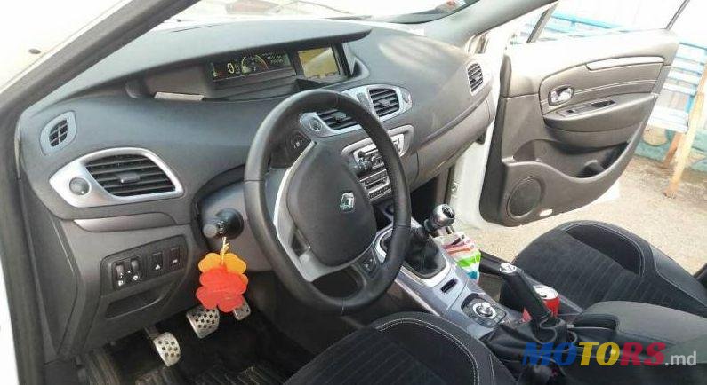 2014' Renault Scenic photo #2