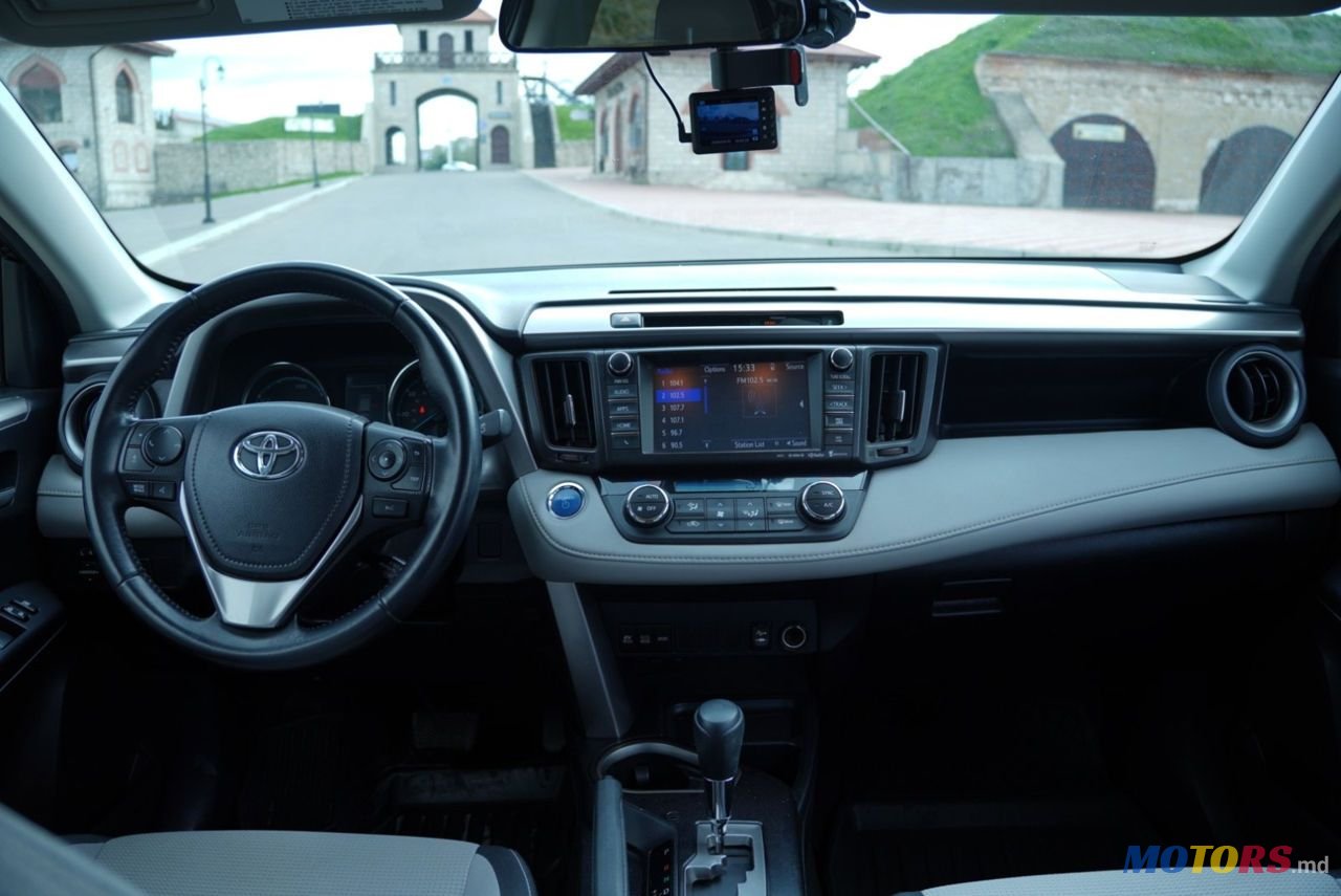 2016' Toyota RAV4 photo #6