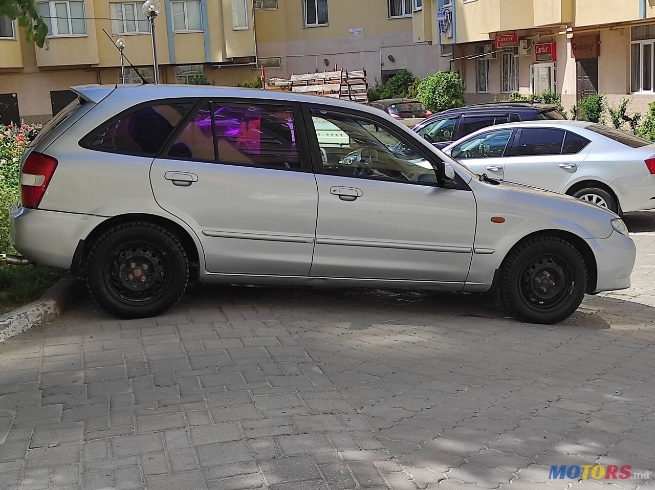 2001' Mazda 323 photo #3
