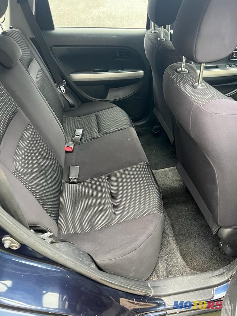 2004' Toyota photo #5