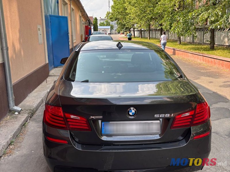 2015' BMW 5 Series photo #5