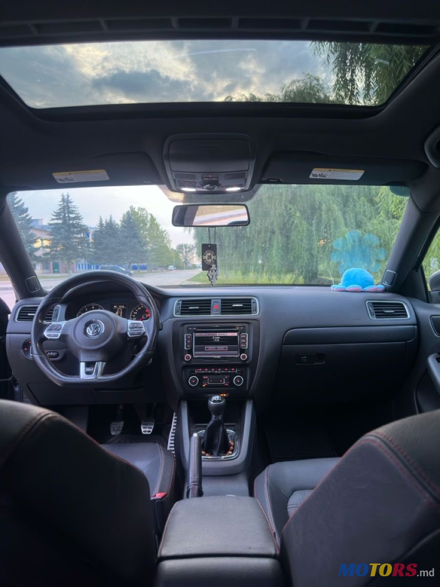 2012' Volkswagen Jetta photo #6