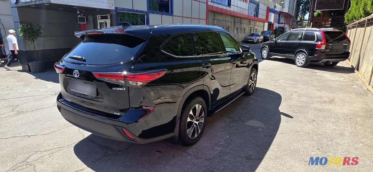 2021' Toyota Highlander photo #2