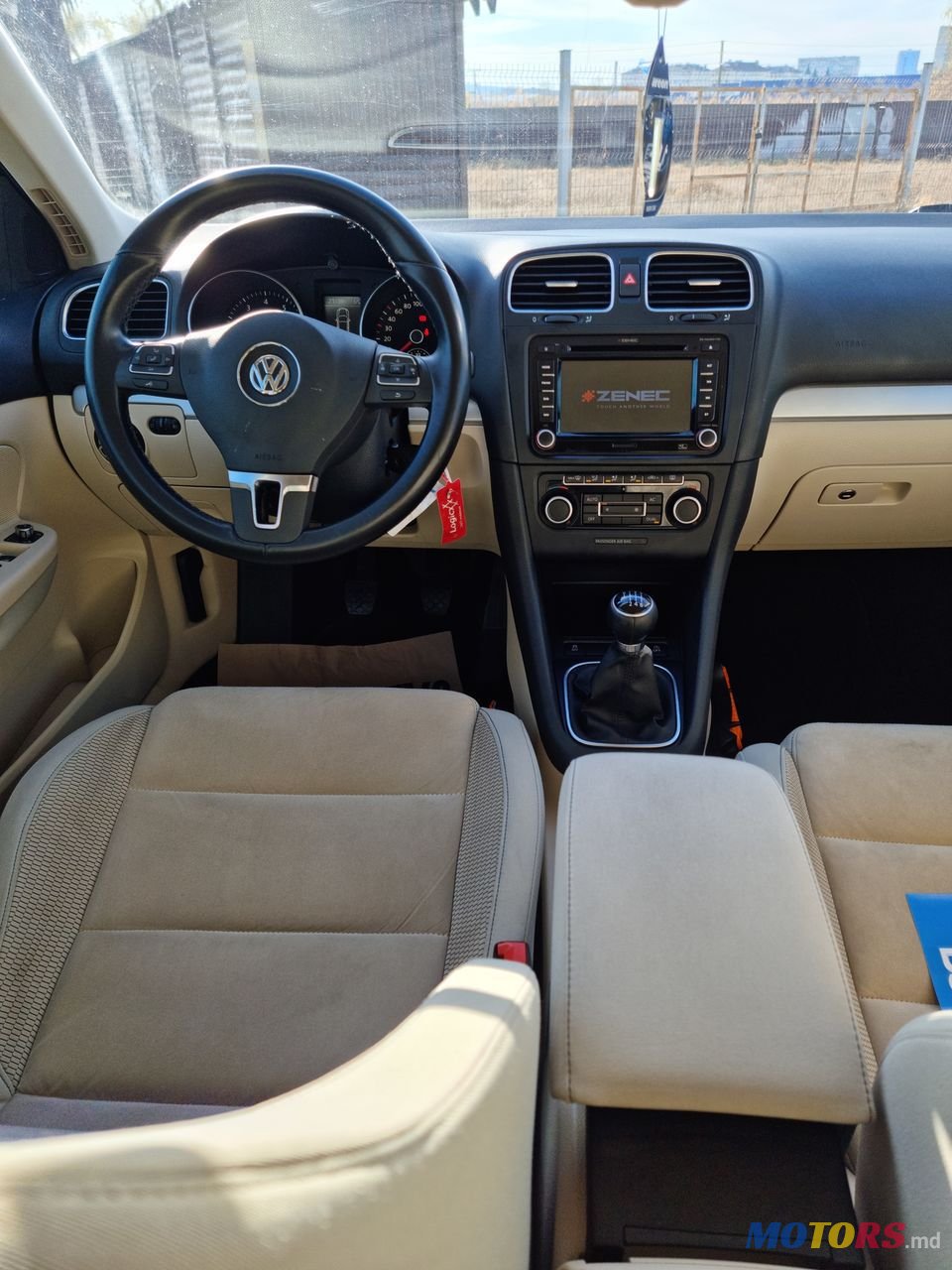 2011' Volkswagen Golf photo #5