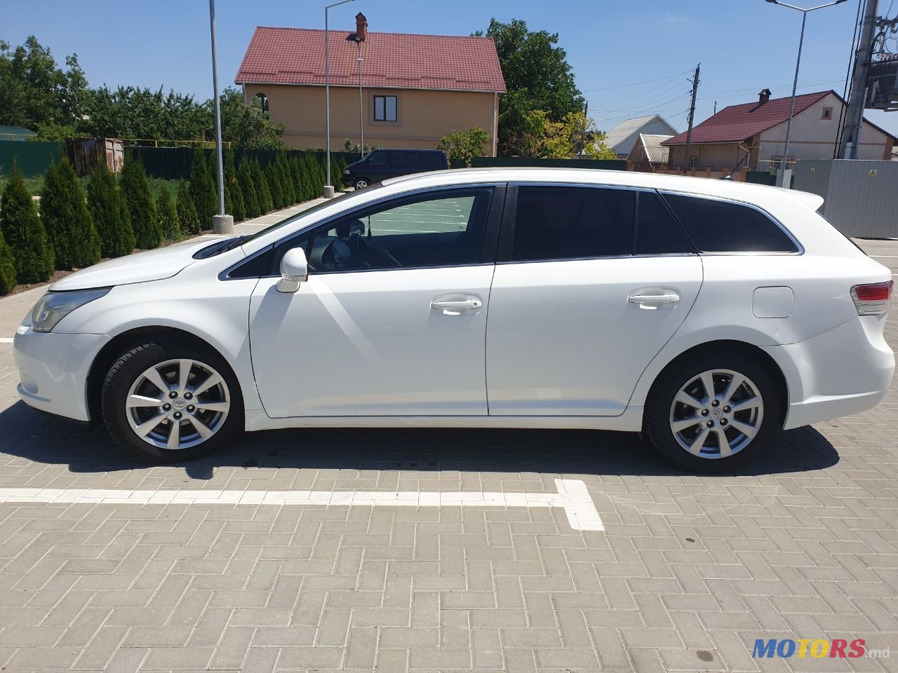 2011' Toyota Avensis photo #1