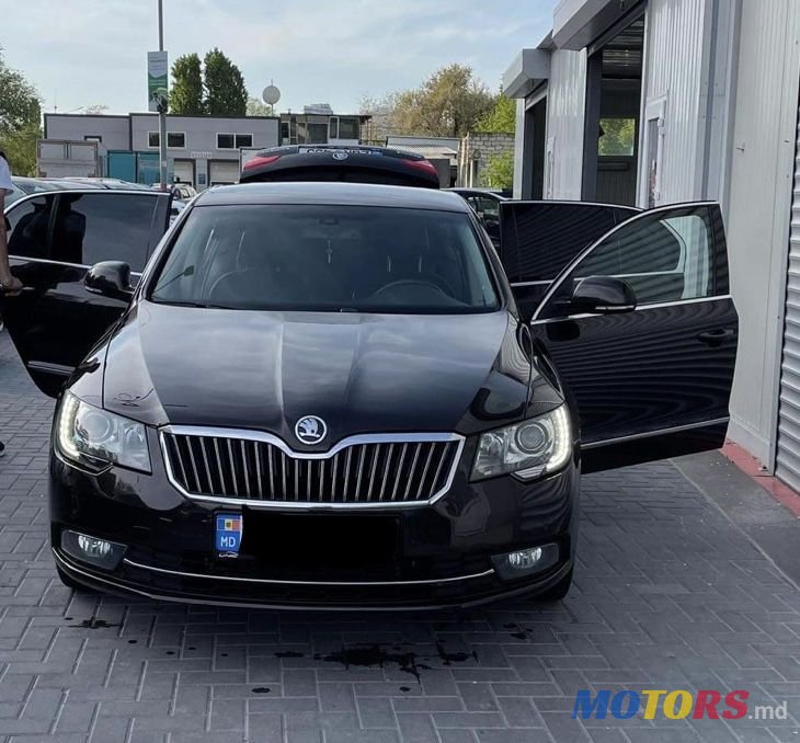 2013' Skoda Superb photo #2