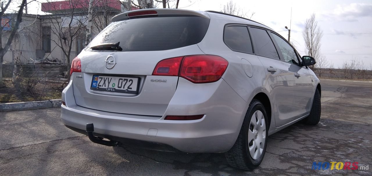 2012' Opel Astra photo #5