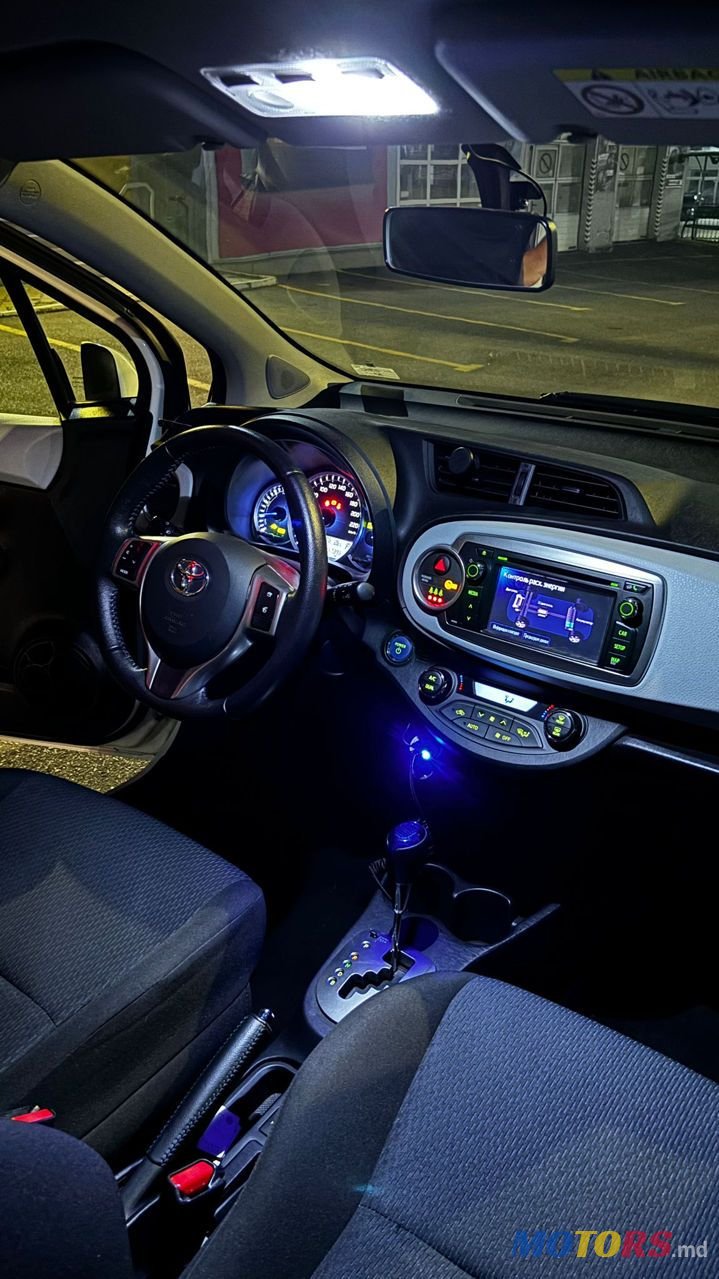 2013' Toyota Yaris photo #2