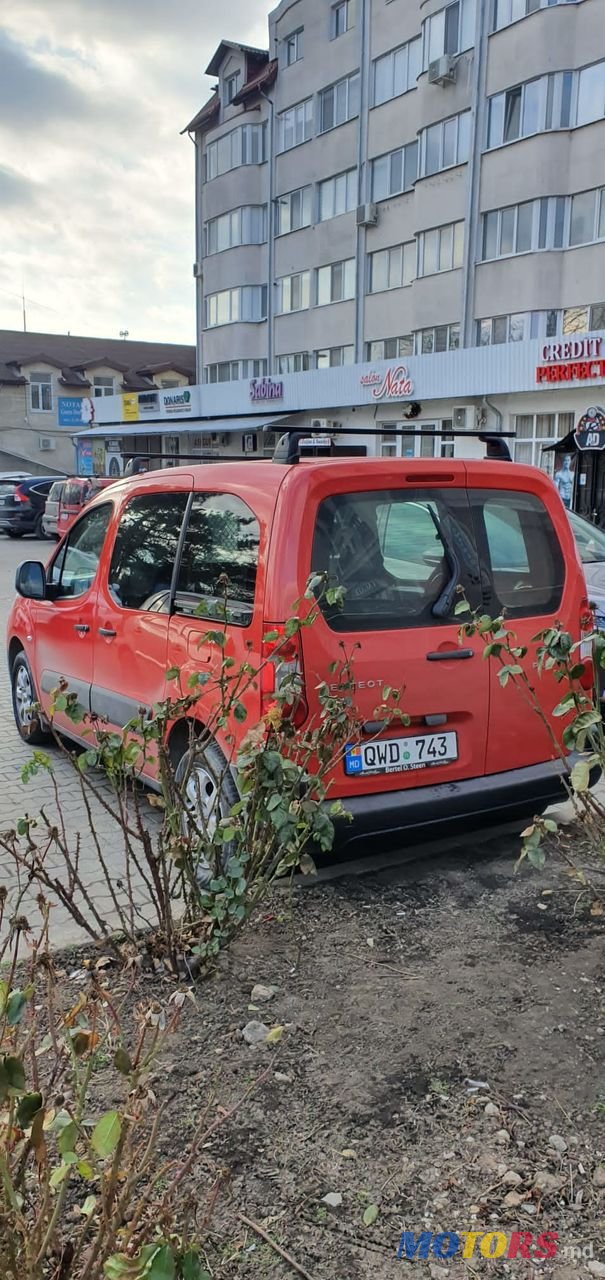 2011' Peugeot Partner photo #2