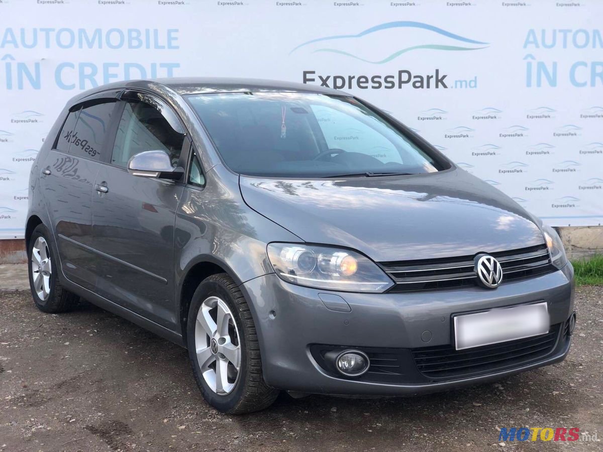 2011' Volkswagen Golf Plus photo #1