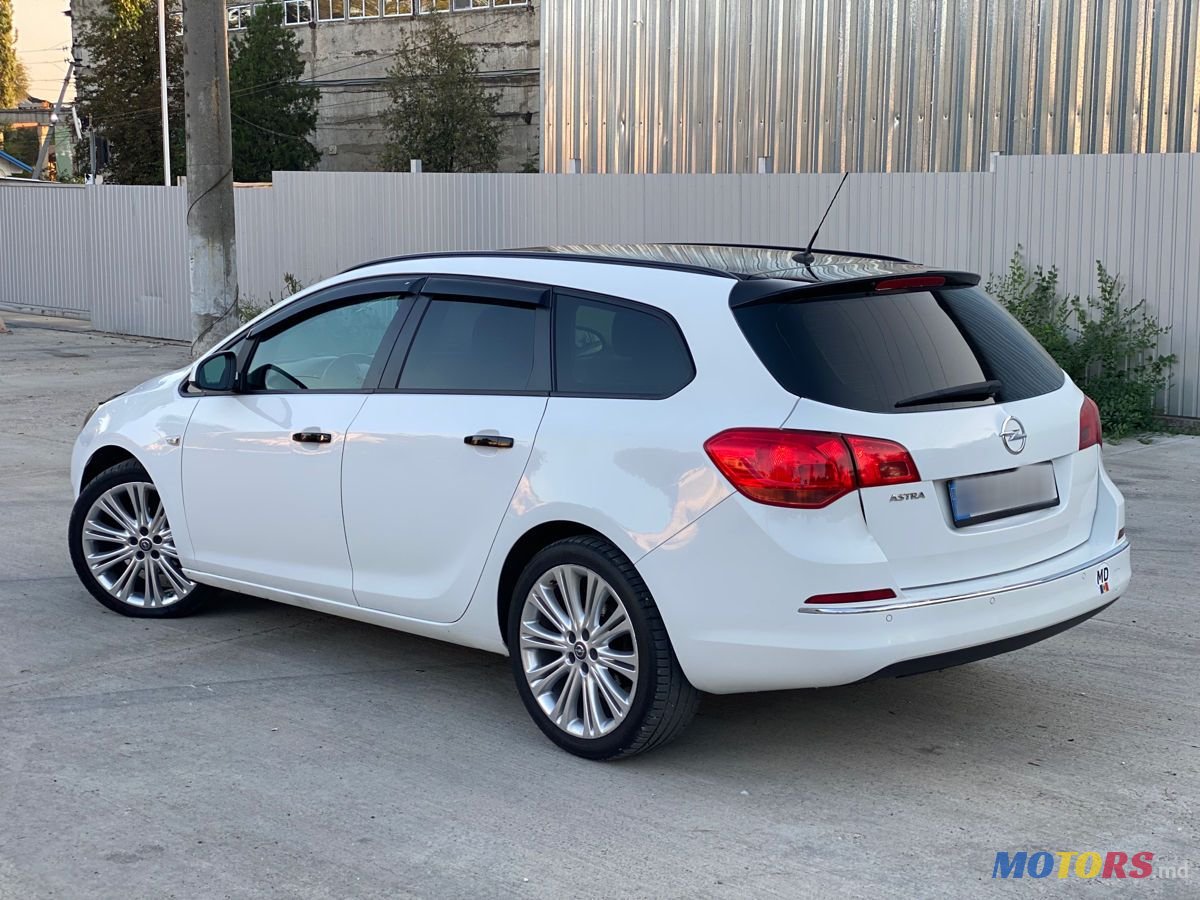 2014' Opel Astra photo #6