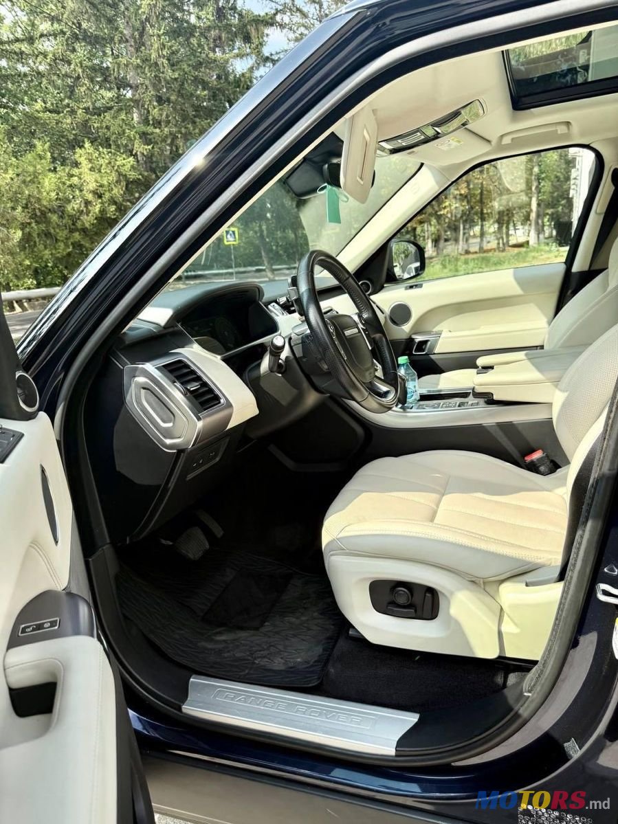 2017' Land Rover Range Rover Sport photo #2