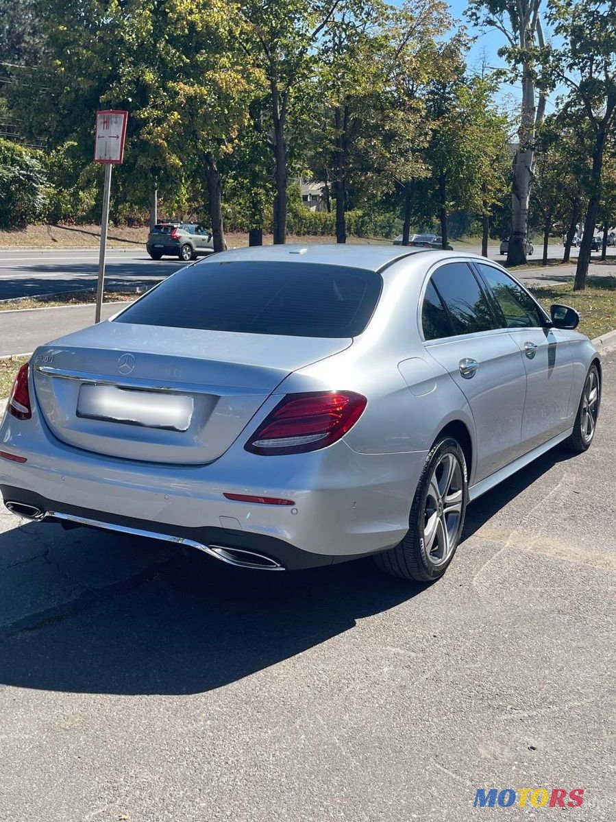 2017' Mercedes-Benz E-Class photo #2