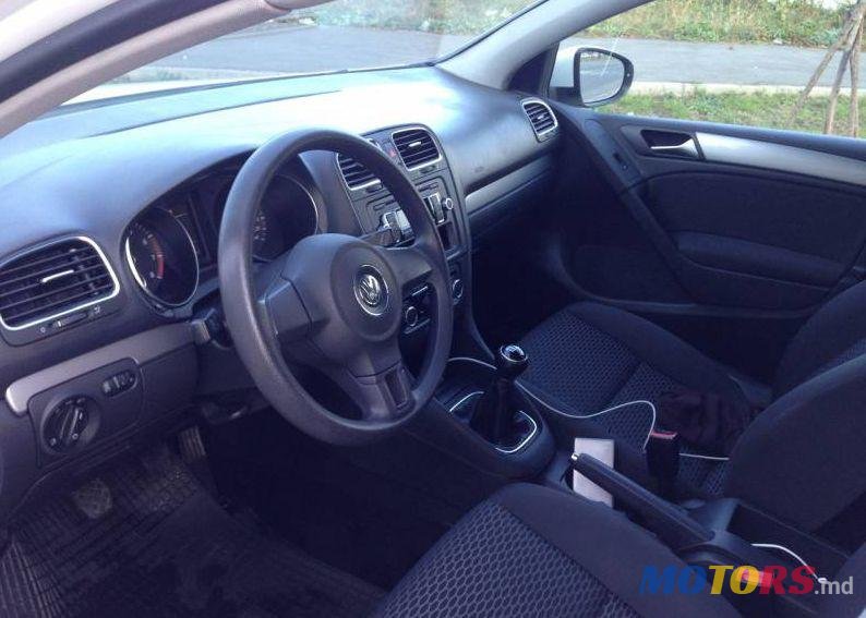 2009' Volkswagen Golf photo #2