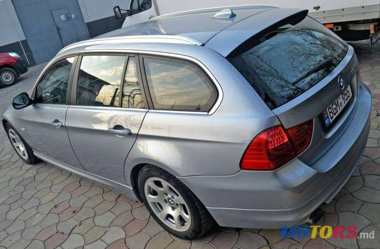 2011' BMW 3 photo #4