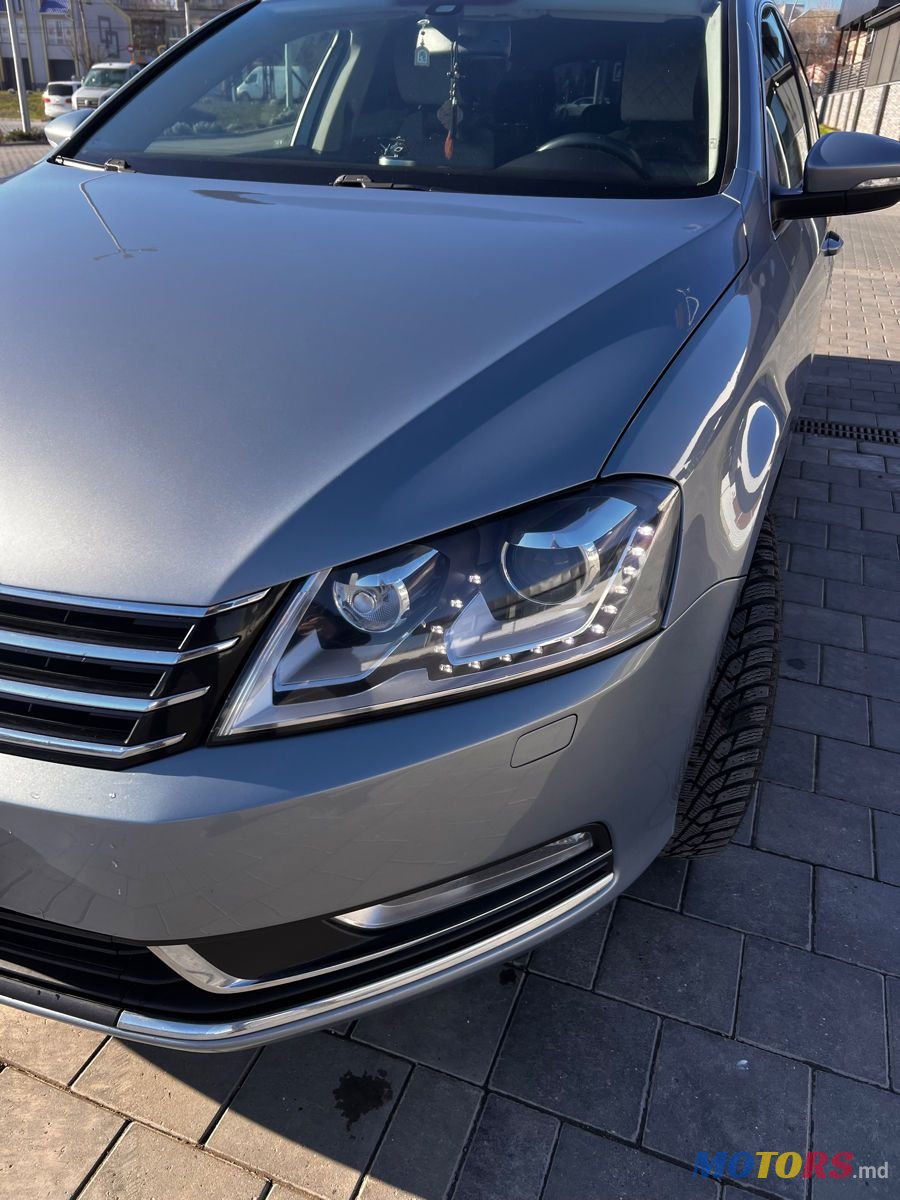 2011' Volkswagen Passat photo #1