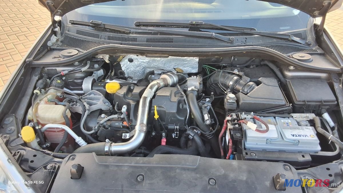 2008' Renault Laguna photo #5