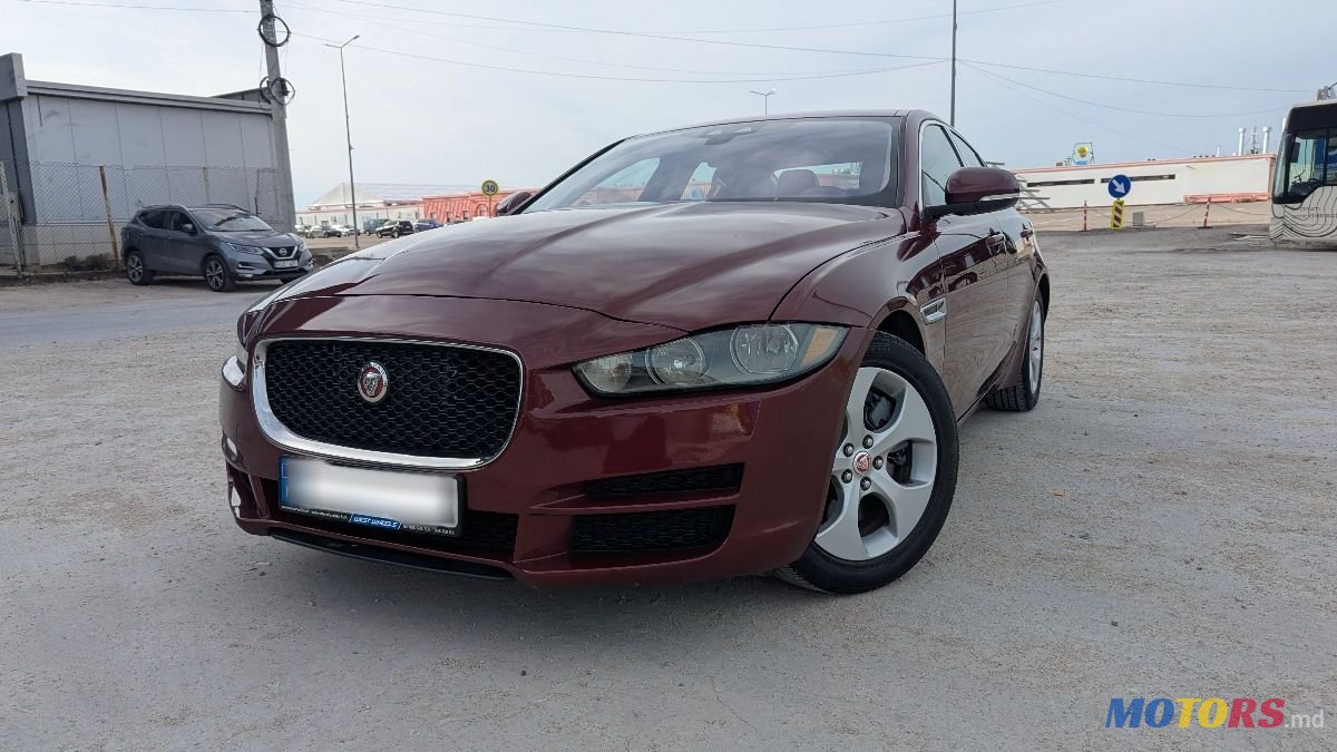 2016' Jaguar XE photo #2
