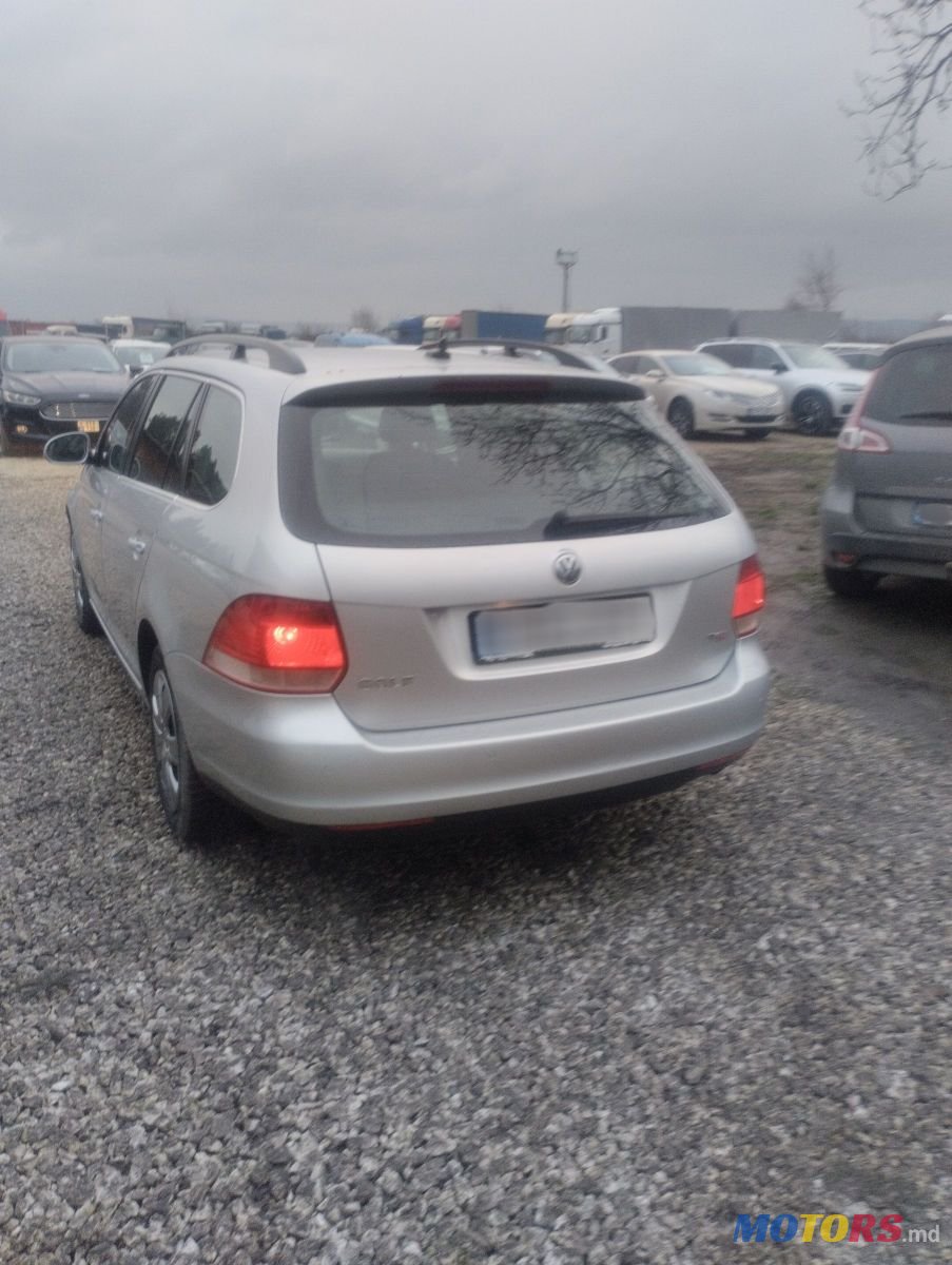 2008' Volkswagen Golf photo #3