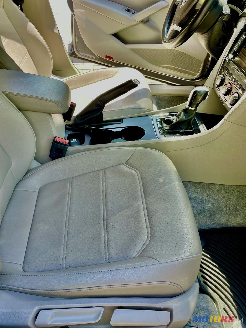 2015' Volkswagen Passat photo #5