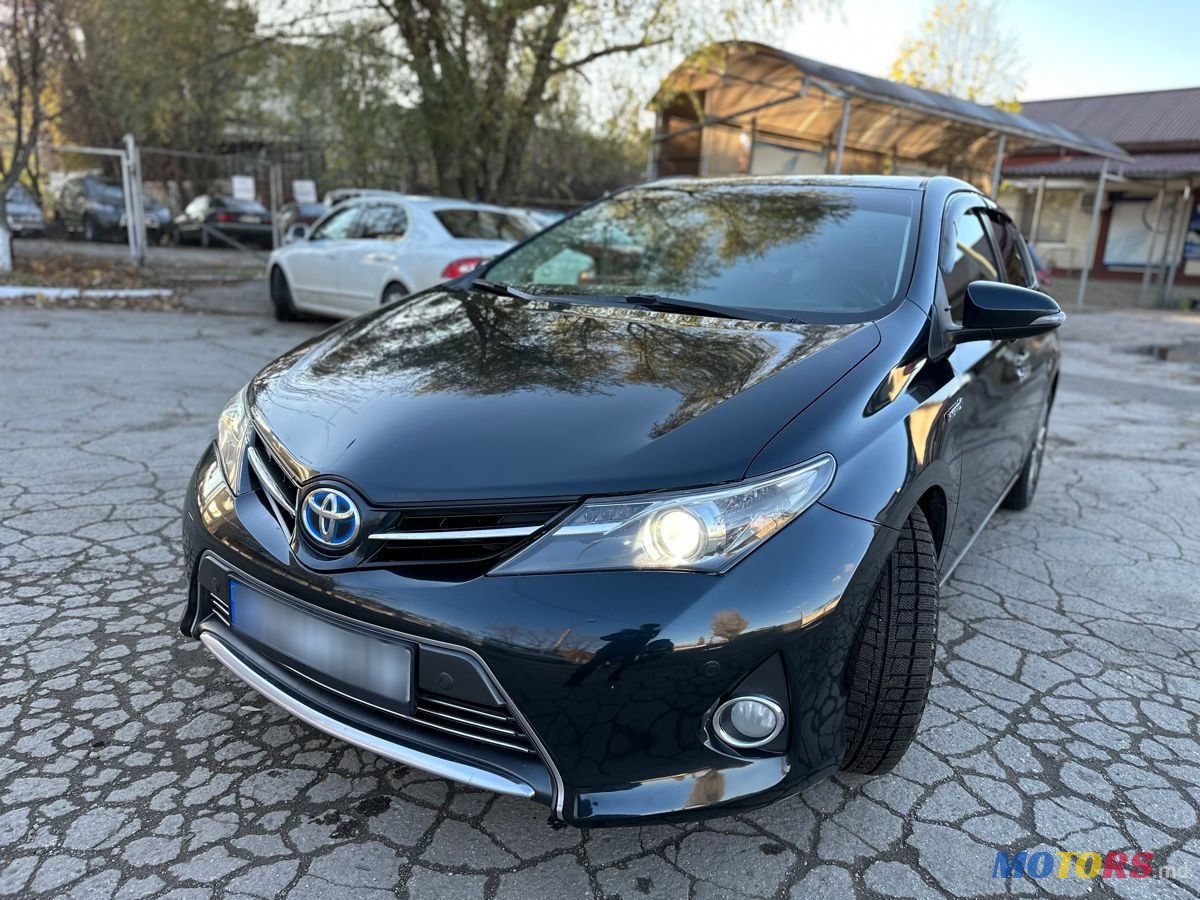 2013' Toyota Auris photo #2