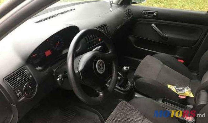 2001' Volkswagen Golf photo #4