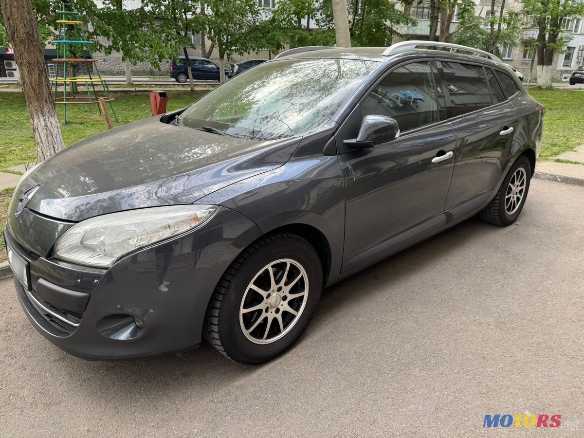 2011' Renault Megane photo #3