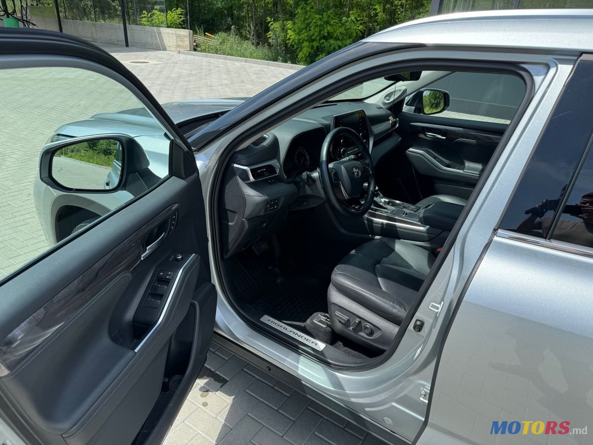 2021' Toyota Highlander photo #5