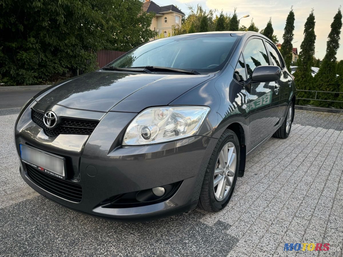 2008' Toyota Auris photo #2
