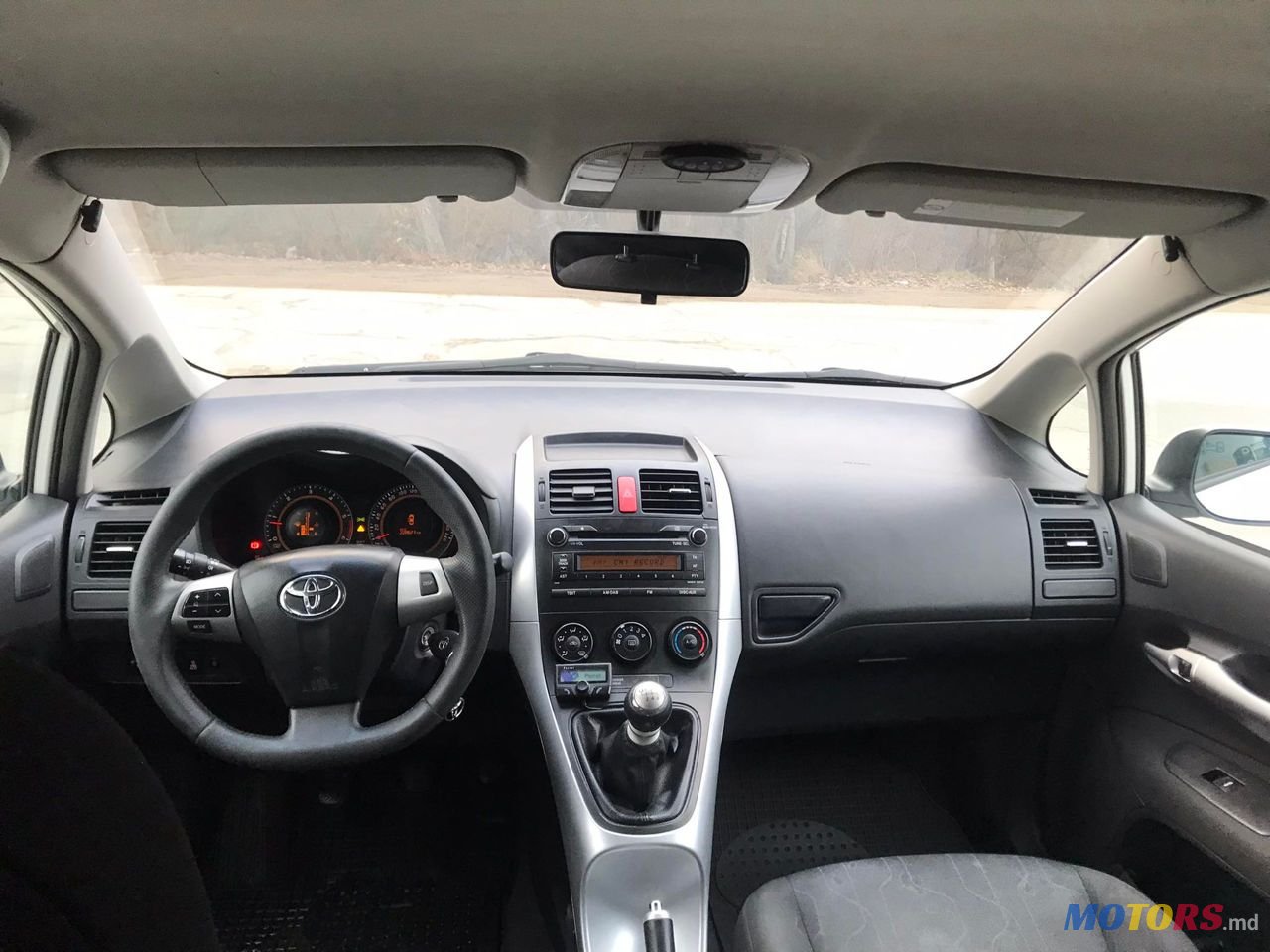 2012' Toyota Auris photo #5