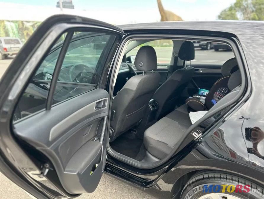 2015' Volkswagen Golf photo #5