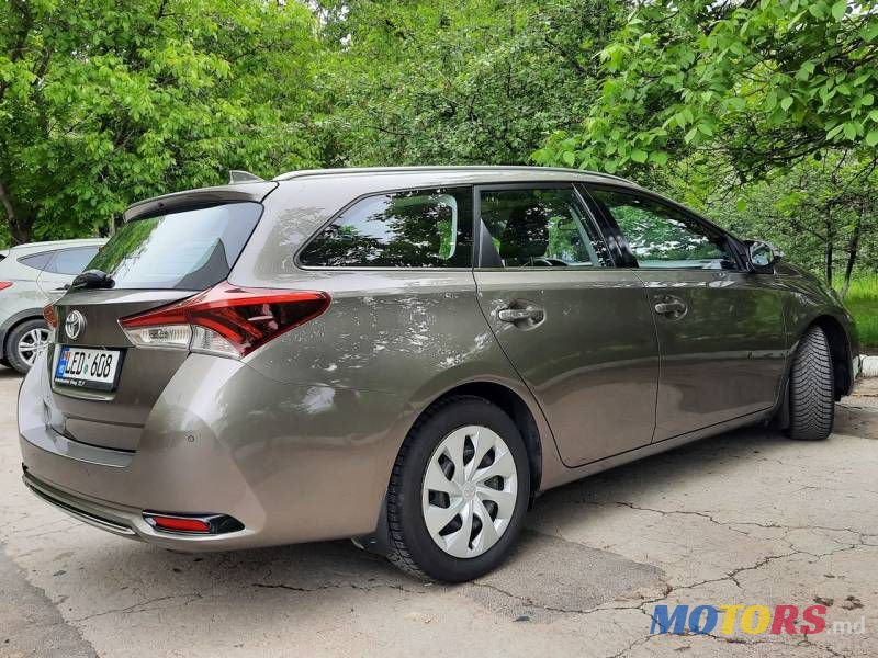 2017' Toyota Auris photo #3