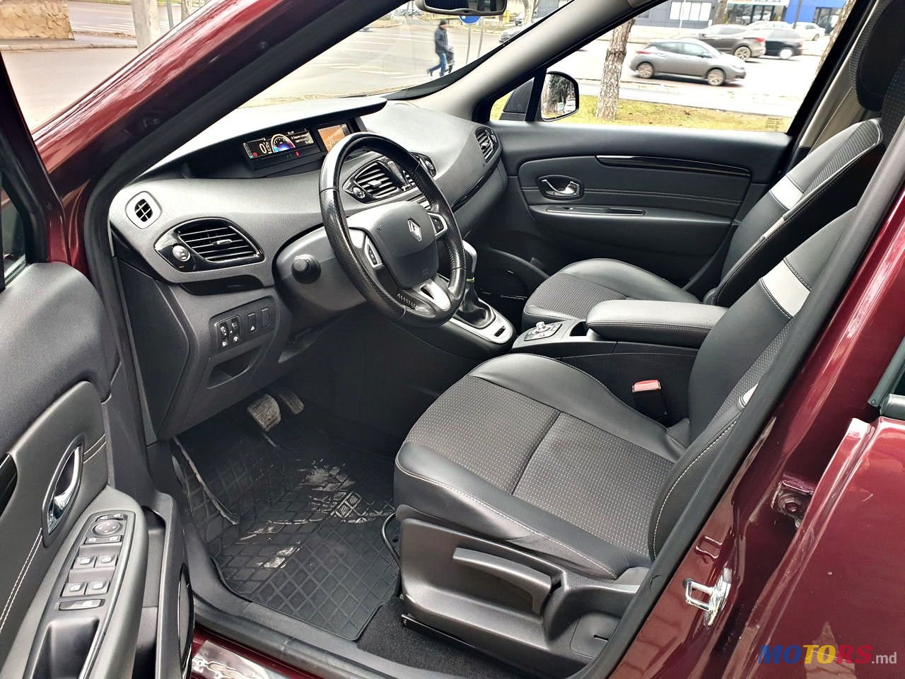 2012' Renault Scenic photo #6