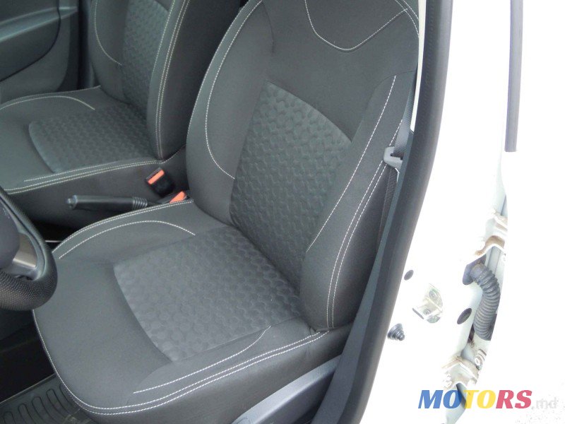 2013' Dacia Logan photo #4