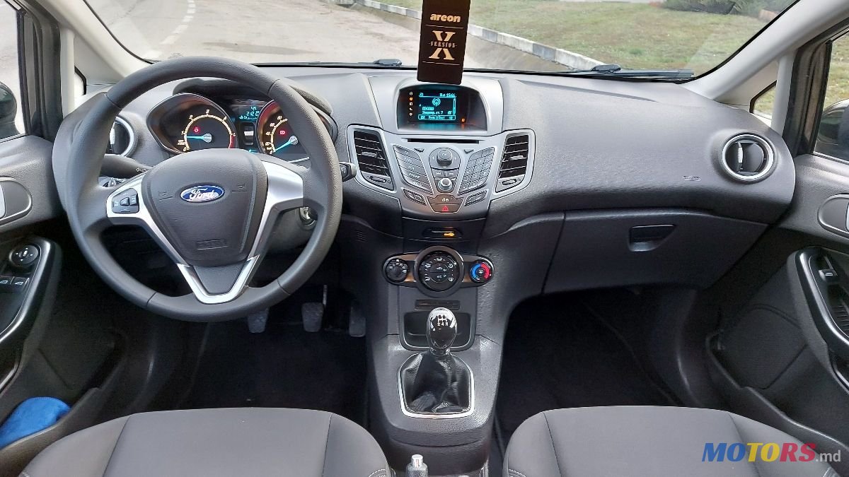 2013' Ford Fiesta photo #6