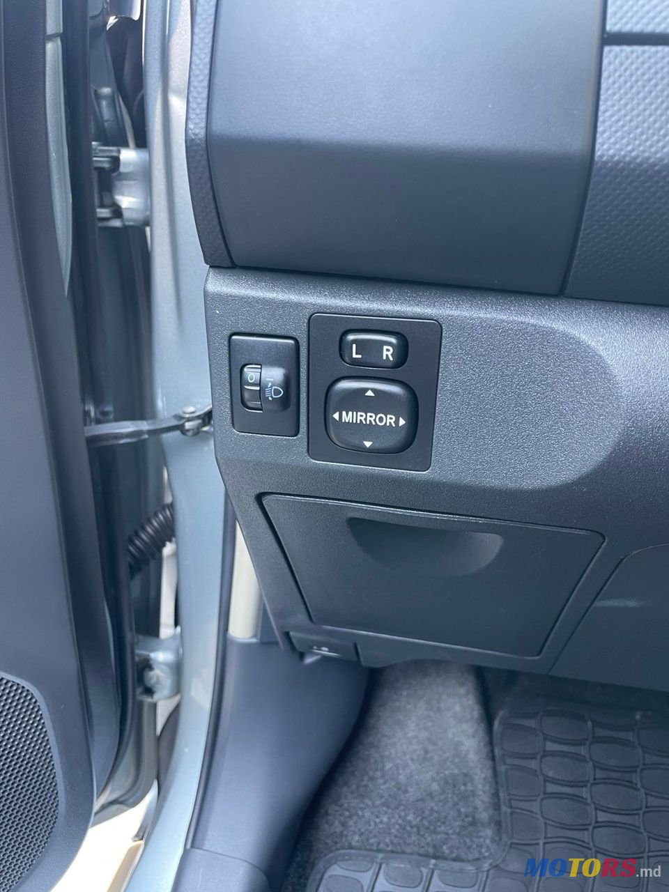 2009' Toyota Yaris photo #4