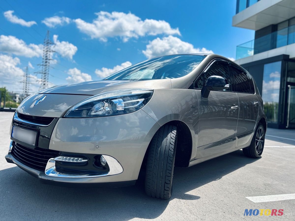 2012' Renault Scenic photo #2