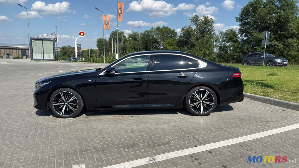 2023' BMW 5 Series photo #3