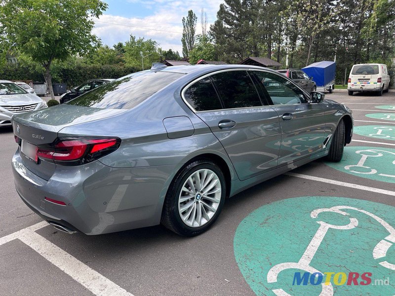 2021' BMW 5 Series photo #3