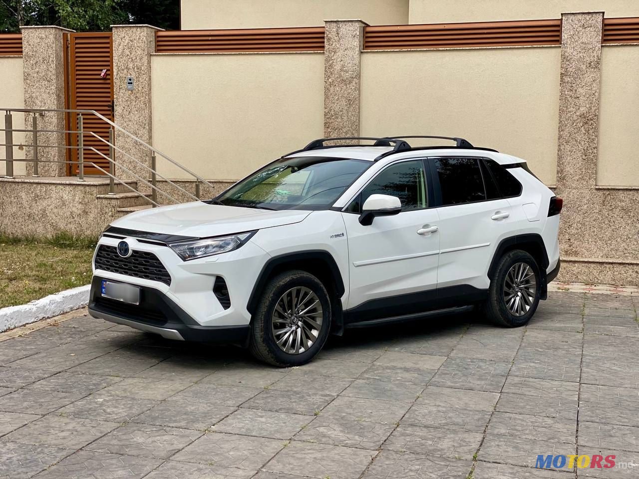 2019' Toyota RAV4 photo #1