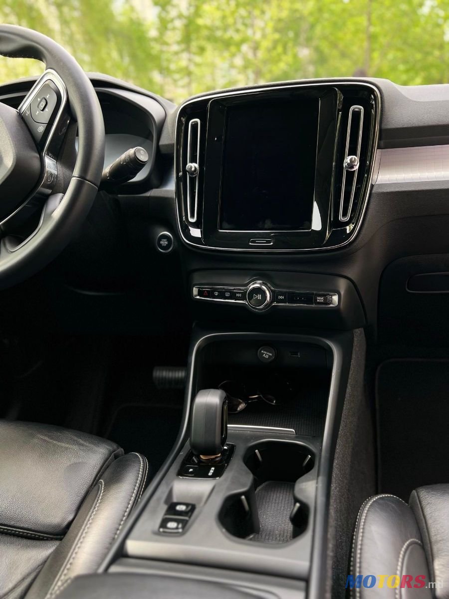 2021' Volvo XC40 photo #5