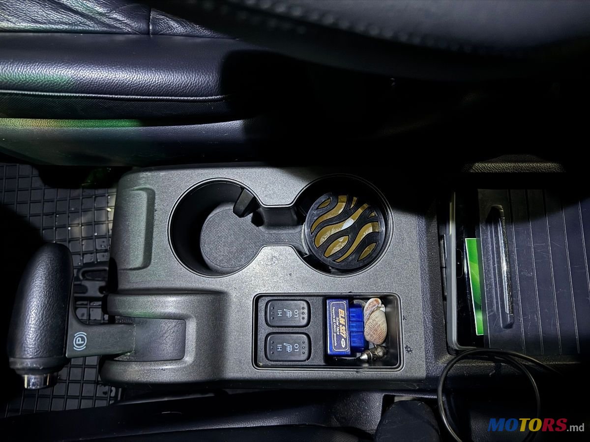 2010' Honda CR-V photo #6